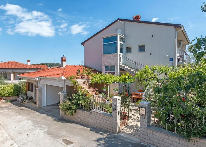 Oliva By Interhome Póla